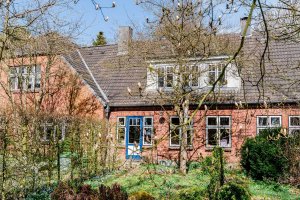 Landhaus mit Atelier und großem Grundstück nahe Satrup/Rüde