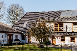 Landhaus mit 3 Wohneinheiten in Jerrishoe
