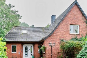 Einfamilienhaus auf großem Grundstück 