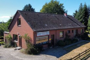 Einfamilienhaus plus Gewerbeeinheit in Mohrkirch